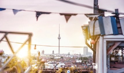 Aussicht vom Club Klunkerkranich auf den Berliner Fernsehturm
