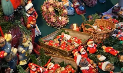 Kunsthandwerklicher Advent am Karl-August-Platz: handgemachte Weihnachtsdeko