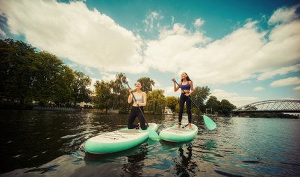Stand-Up-Paddeln in Berlin Spandau SUP - eine beliebte Aktivität auf dem Wasser in Berlin