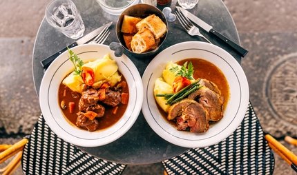 Lamm- und Rindfleisch mit Kartoffelpüree