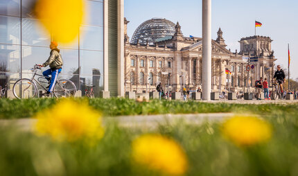 Frühling am Berliner Reichstag