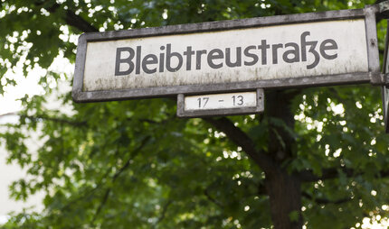 Bleibtreustraße, Berliner Straßenschild