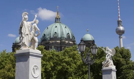Blick von der Schlossbrücke auf den Berliner Dom