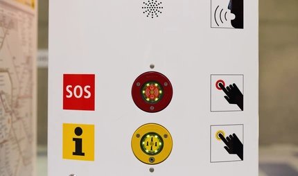 Notrufsaeule in U-Bahn Station