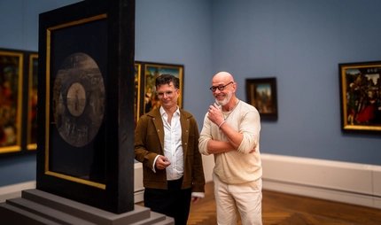 Männer in der Gemäldegalerie