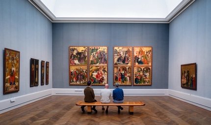 Männer in der Gemäldegalerie