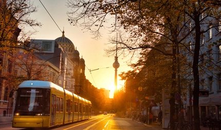 Tram in der Oranienburger Straße