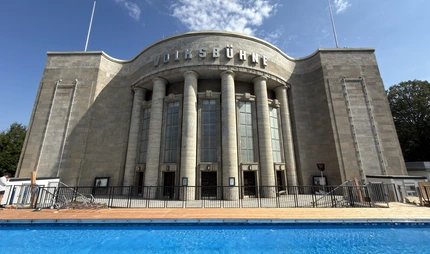 Volksbad an der Volksbühne am Rosa-Luxemburg-Platz 