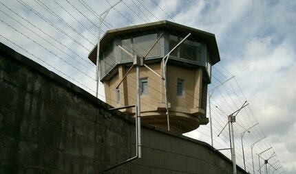 Torre de vigilancia de la antigua prisión de la Stasi, hoy Memorial de Berlín-Hohenschönhausen