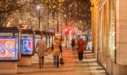 Weihnachtliches Shopping auf dem Kurfürstendamm in Berlin 