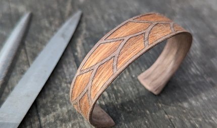 Hölzerner Armreif vom WerksAtelier