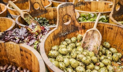 Oliven auf dem Markt in Berlin