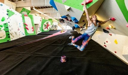 Bouldern bei ostbloc Bouldern bei ostbloc in Berlin: An der Kletterwand