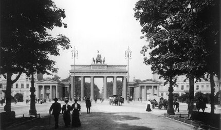 Schwarz-weiß-Aufnahme Brandenburger Tor Berlin 1907