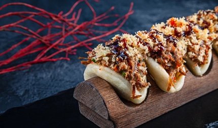 Streetfood_Gua Bao Burger, steamed dumpling with duck. A Japanese fast food