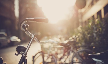 Fahrrad im Gegenlicht