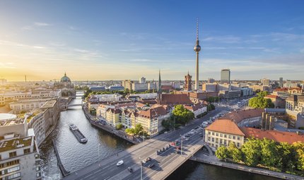 Berlin Skyline bei Sonnenuntergang