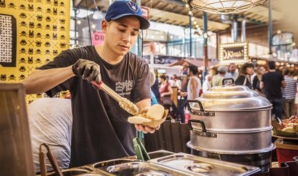 Frisches Streetfood in der Markthalle Neun Streetfood Thursday in der Markthalle Neun