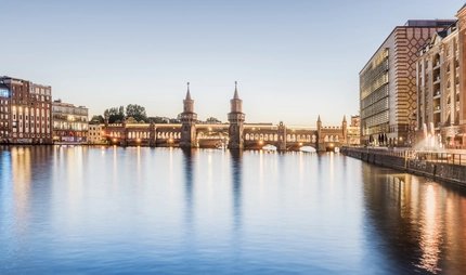 Friedrichshain-Kreuzberg, Oberbaumbruecke