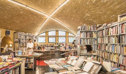  Buchhandlung Bücherbogen an Savignyplatz in Berlin