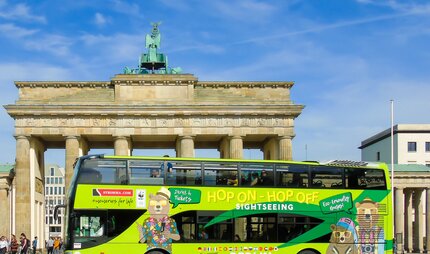 Autobús Stromma frente a la Puerta de Brandemburgo