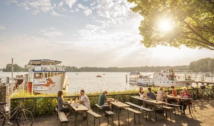 Greenwichpromenade am Tegeler See in Berlin