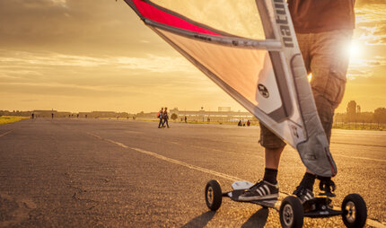 Kite Landboarding at Tempelhofer Feld