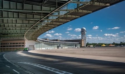 Ehemaliger Flughafen Tempelhof: Vorplatz