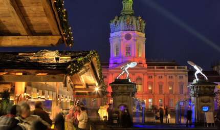 Weihnachtsmarkt vor dem Schloss Charlottenburg in Berlin