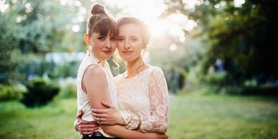Frisch verheiratetes lesbisches Paar